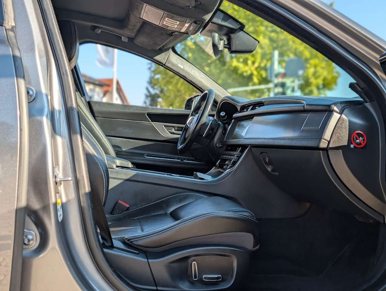 Jaguar XF  R-Sport 1 Hand. Schiebedach. Navi. Bi-Xenon.