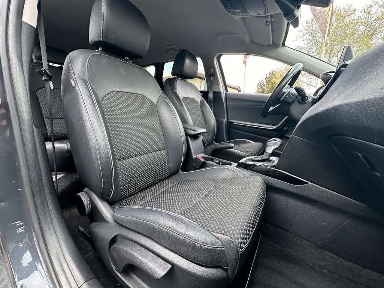 Kia Ceed / cee'd  1.6 CRDI Automatik Kamera NAVI Leder