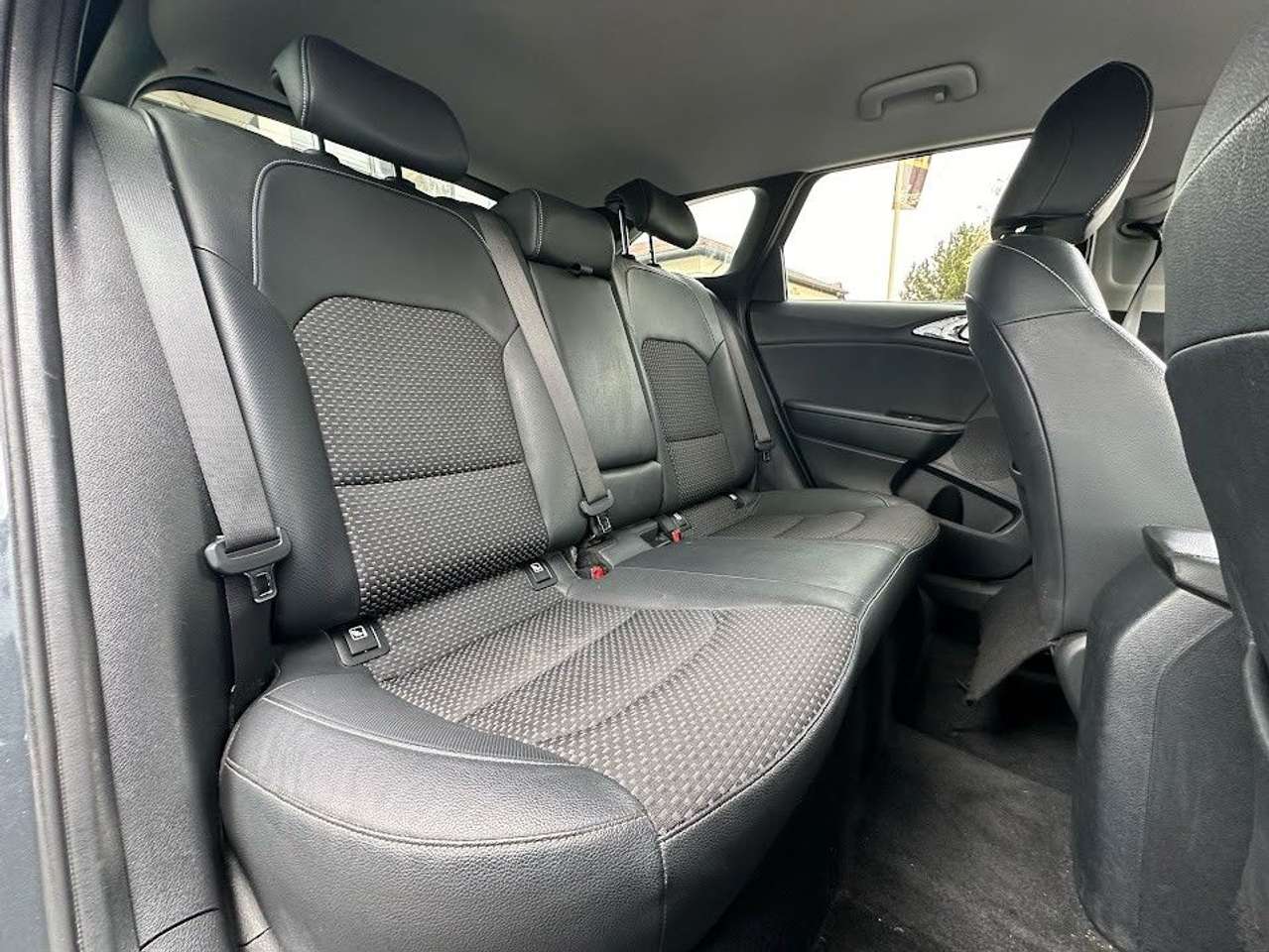 Kia Ceed / cee'd  1.6 CRDI Automatik Kamera NAVI Leder