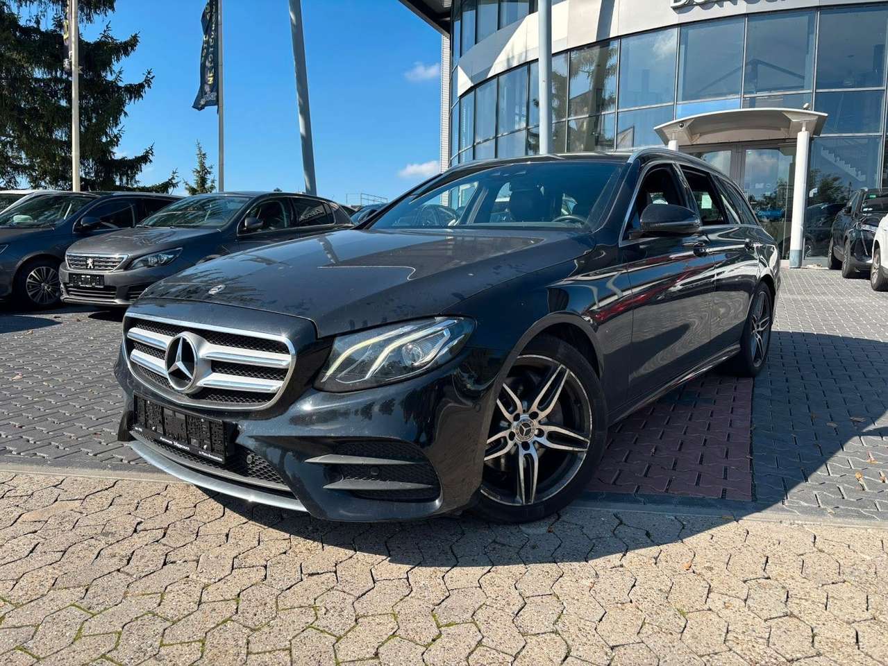 Mercedes-Benz E 220  d 4Matic AMG-LINE. 1 Hand. Navi. Sitzh.