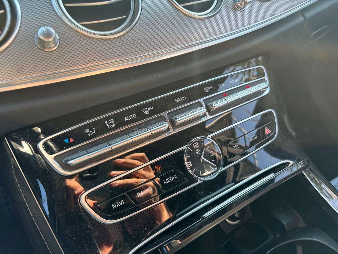 Mercedes-Benz E 220  d 4Matic AMG-LINE. 1 Hand. Navi. Sitzh.