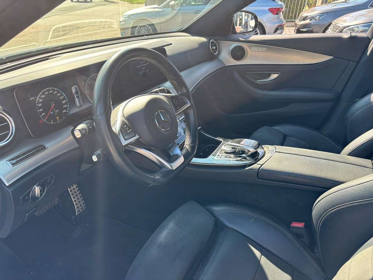 Mercedes-Benz E 220  d 4Matic AMG-LINE. 1 Hand. Navi. Sitzh.