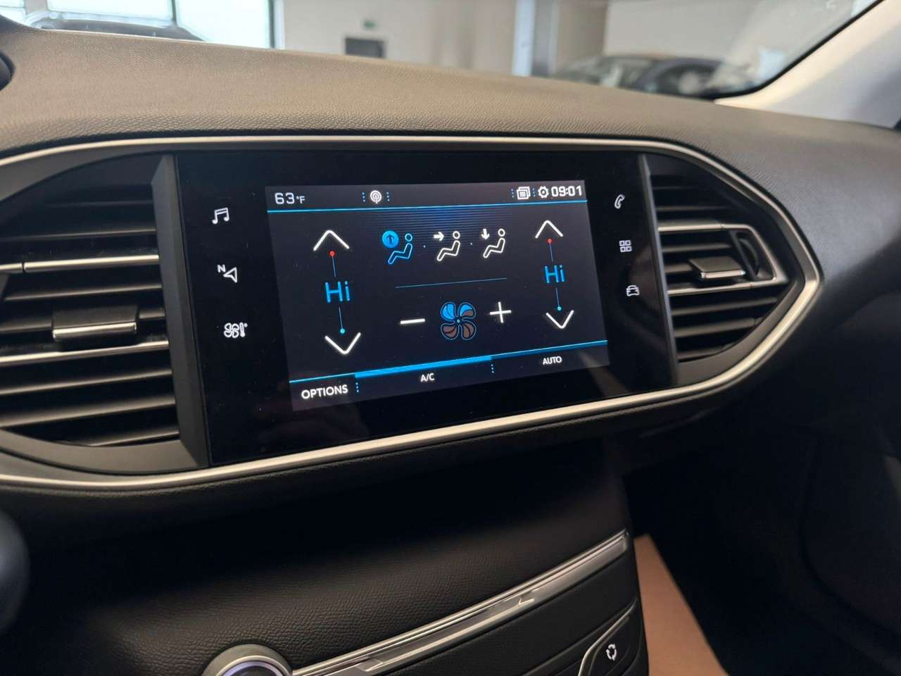 Peugeot 308  1.5 HDI 110 PFLEGEFAHRZEUG SPARSAM